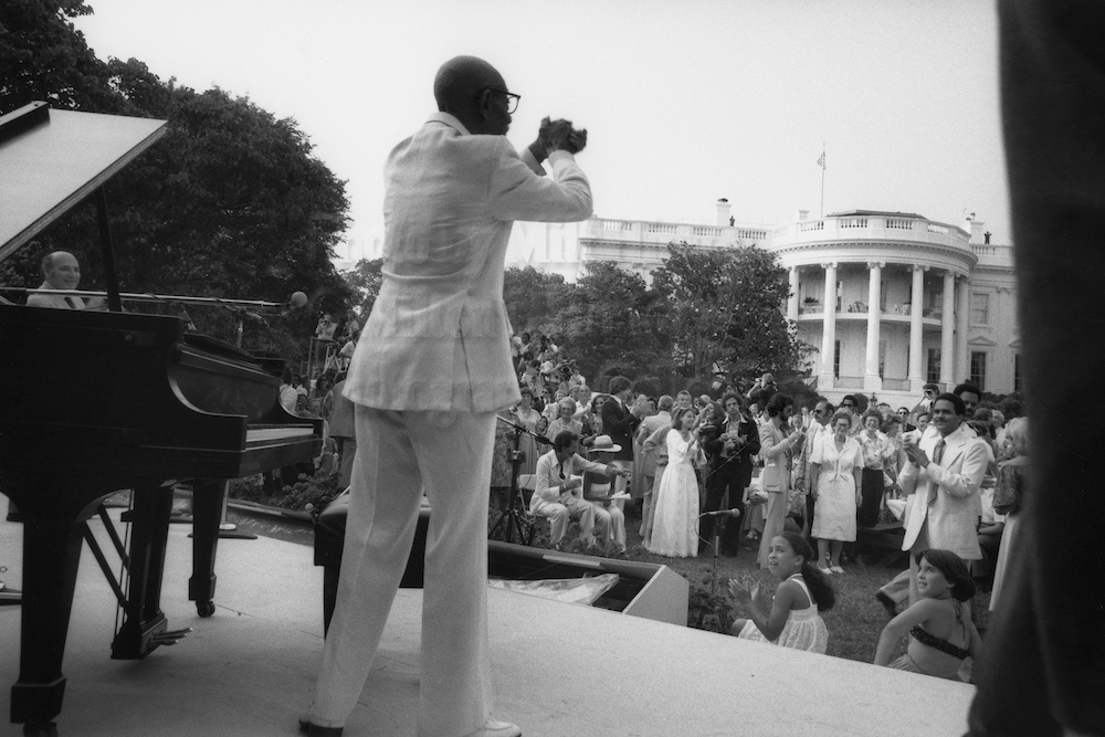 Photo by Milt Hinton<br>
© Milton J. Hinton<br>Photographic Collection <br><b class="captionn">Eubie Blake, concert (25th Anniversary of the Newport Jazz Festival), the White House, Washington, D.C., 1978</b>