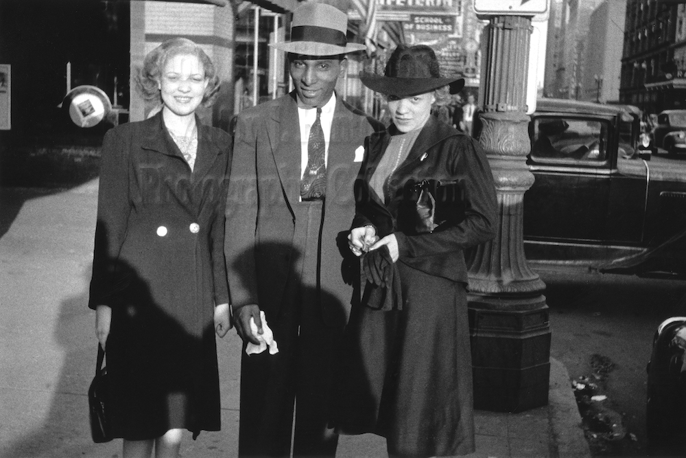 Photo by Milt Hinton<br>
© Milton J. Hinton<br>Photographic Collection <br><b class="captionn"> Cozy Cole and two friends, outside the Apollo Theatre, Harlem, New York City, c. 1939</b>