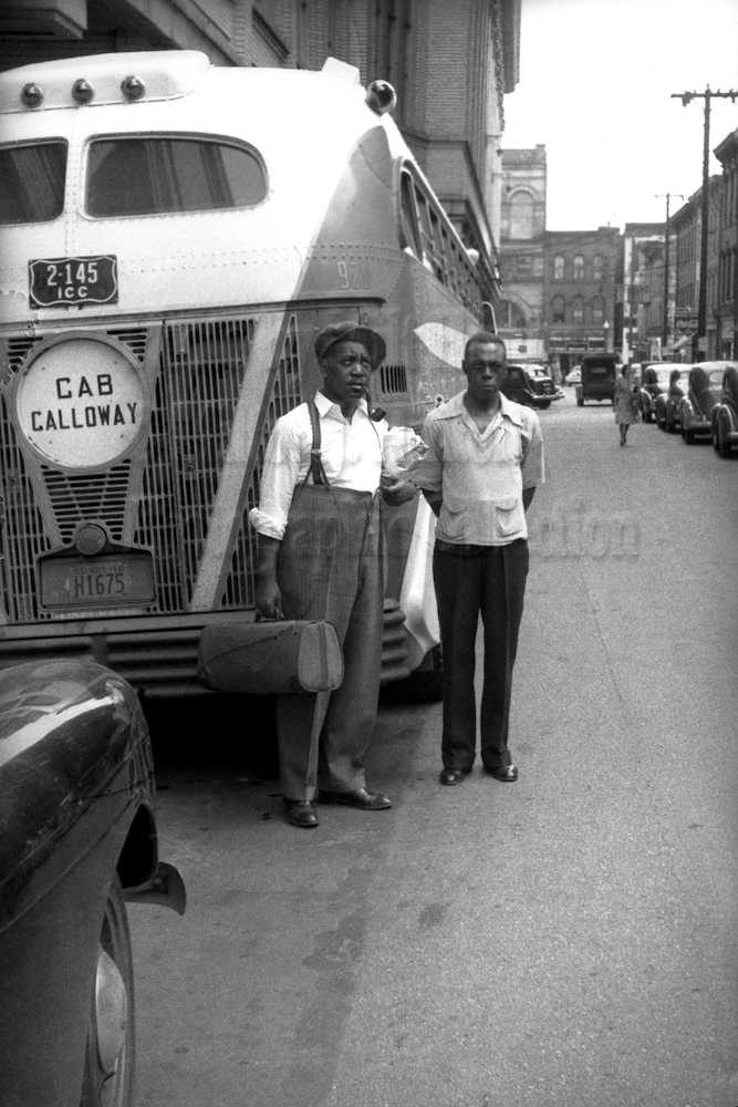 Photo by Milt Hinton<br>
© Milton J. Hinton<br>Photographic Collection <br><b class="captionn"> Jonah Jones and "Holmes" (Cab’s chauffeur), Little Rock, Arkansas, c. 1941</b>